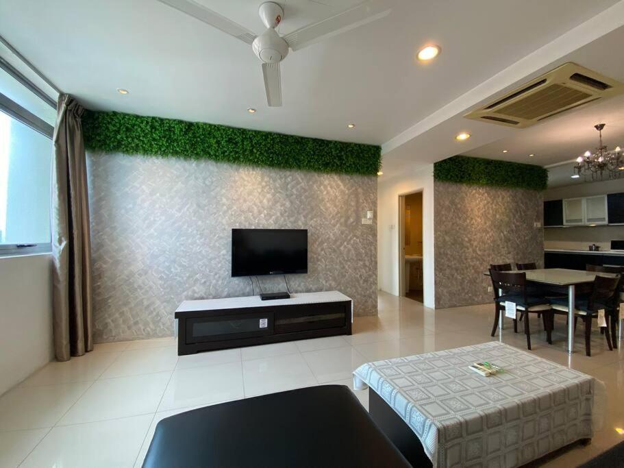 Spacious 3R,2R,Studio 5Min Walk To Time Square,Lalaport, Pool,Gym,Wifi Lägenhet Kuala Lumpur Exteriör bild