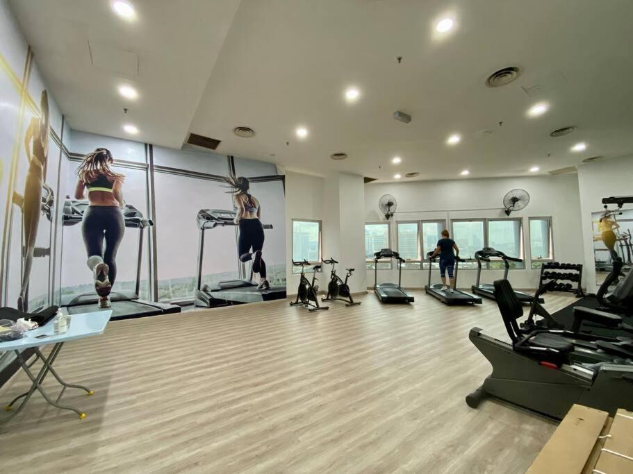 Spacious 3R,2R,Studio 5Min Walk To Time Square,Lalaport, Pool,Gym,Wifi Lägenhet Kuala Lumpur Exteriör bild