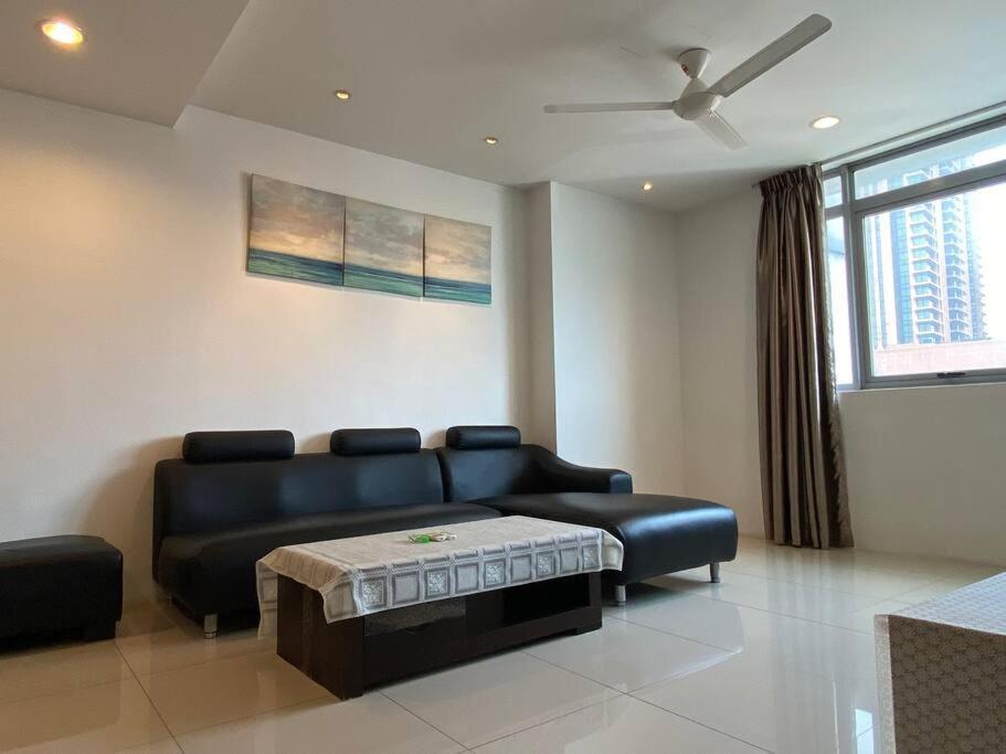 Spacious 3R,2R,Studio 5Min Walk To Time Square,Lalaport, Pool,Gym,Wifi Lägenhet Kuala Lumpur Exteriör bild